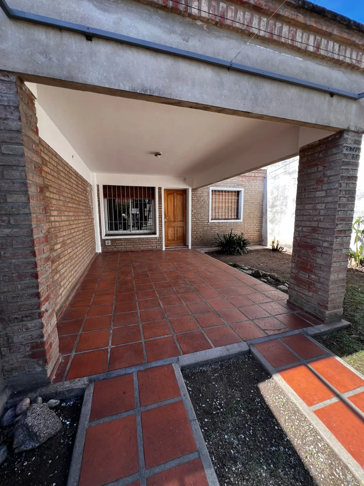 Dúplex 2 dormitorios con cochera y patio - foto 1