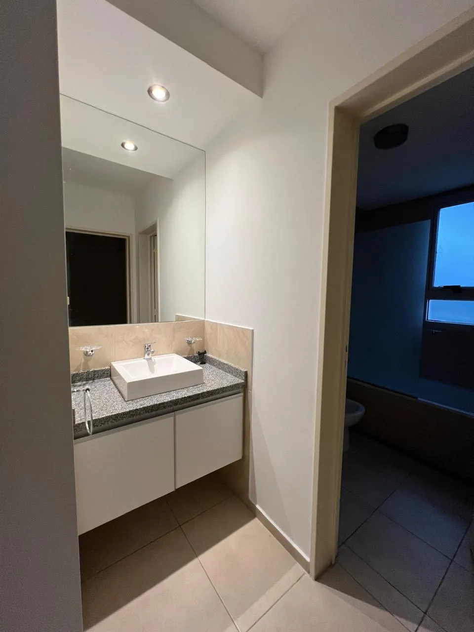 Departamento 2 dormitorios con balcón y cochera - foto 4