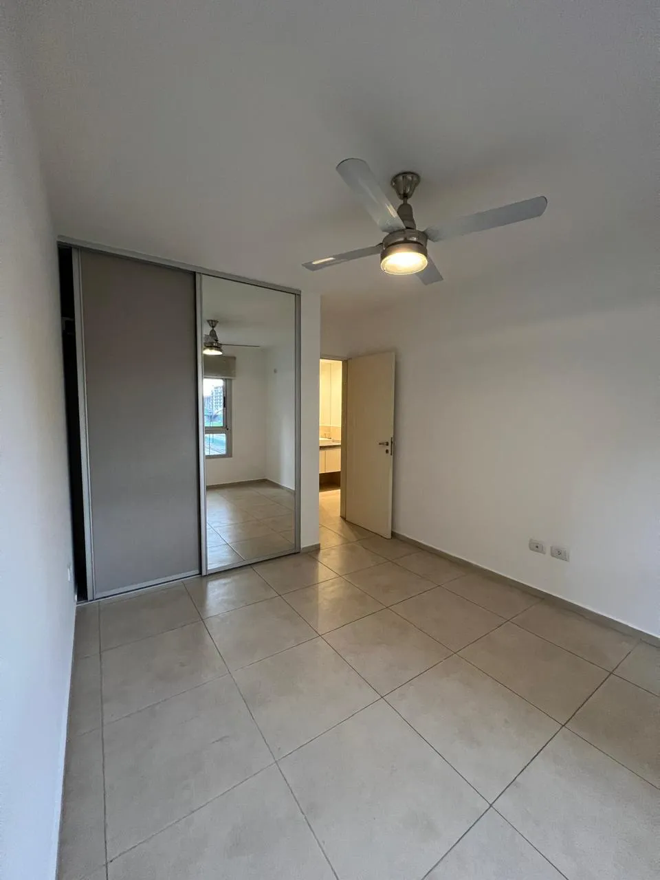 Departamento 2 dormitorios con balcón y cochera - foto 8