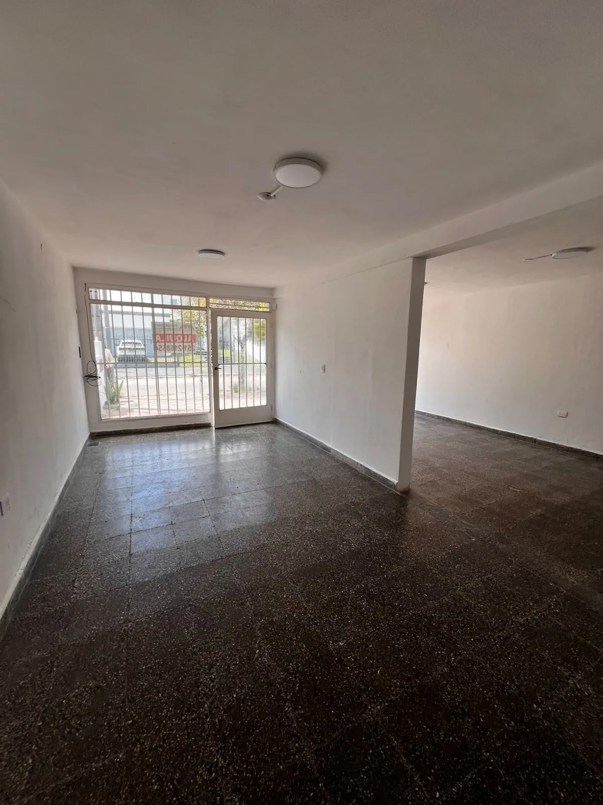 Local comercial con doble vidriera - foto 2