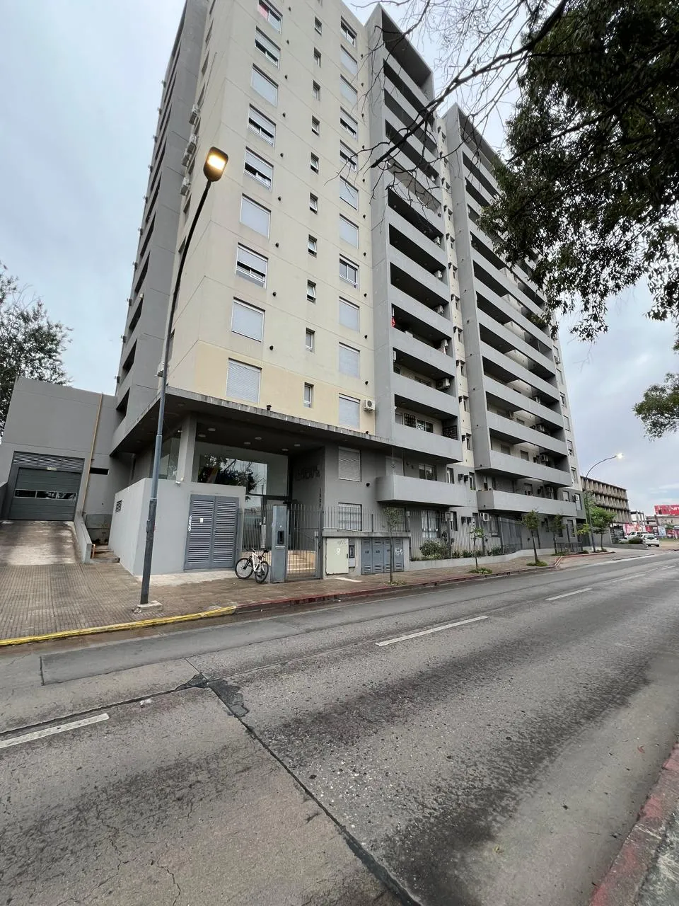 Departamento 2 dormitorios con balcón y cochera - foto 11