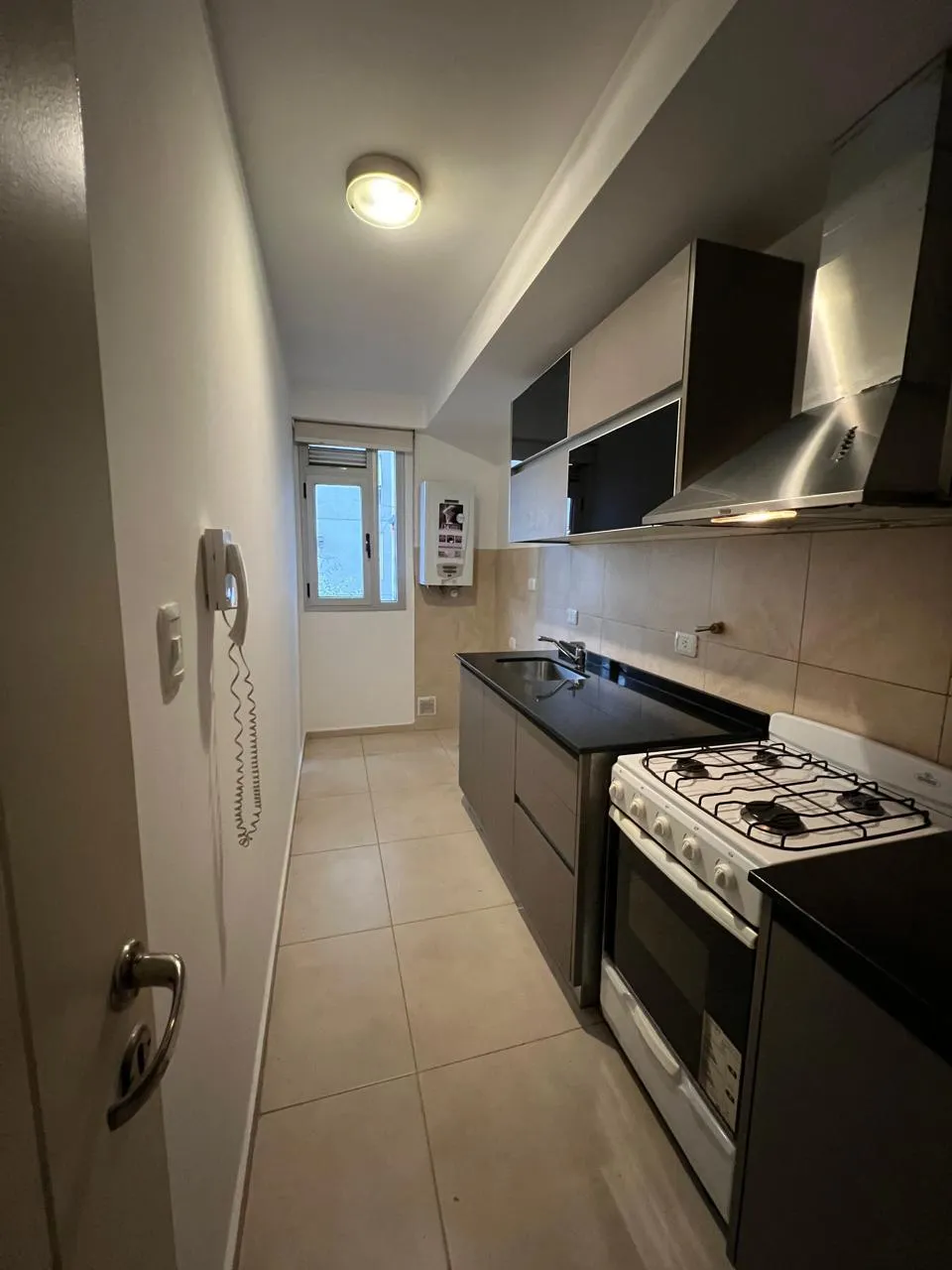 Departamento 2 dormitorios con balcón y cochera - foto 1