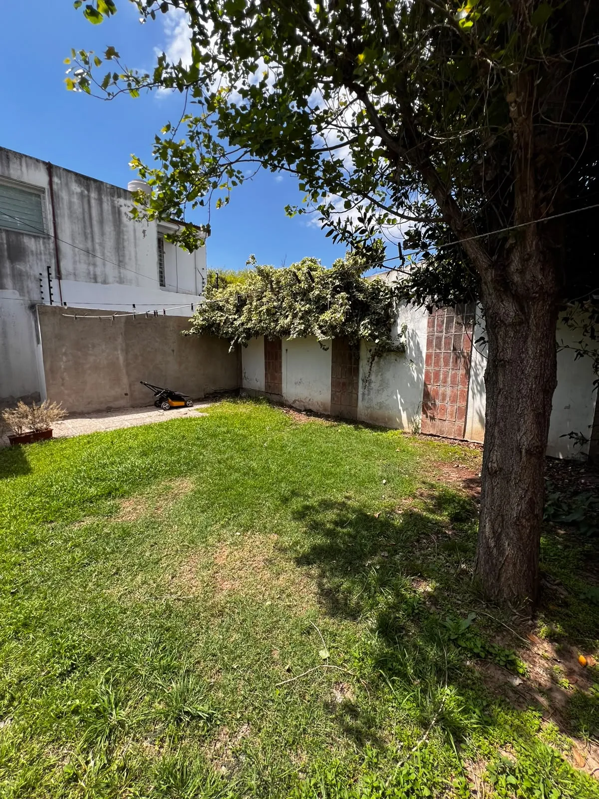Casa 3 dormitorios con cochera y asador - foto 12