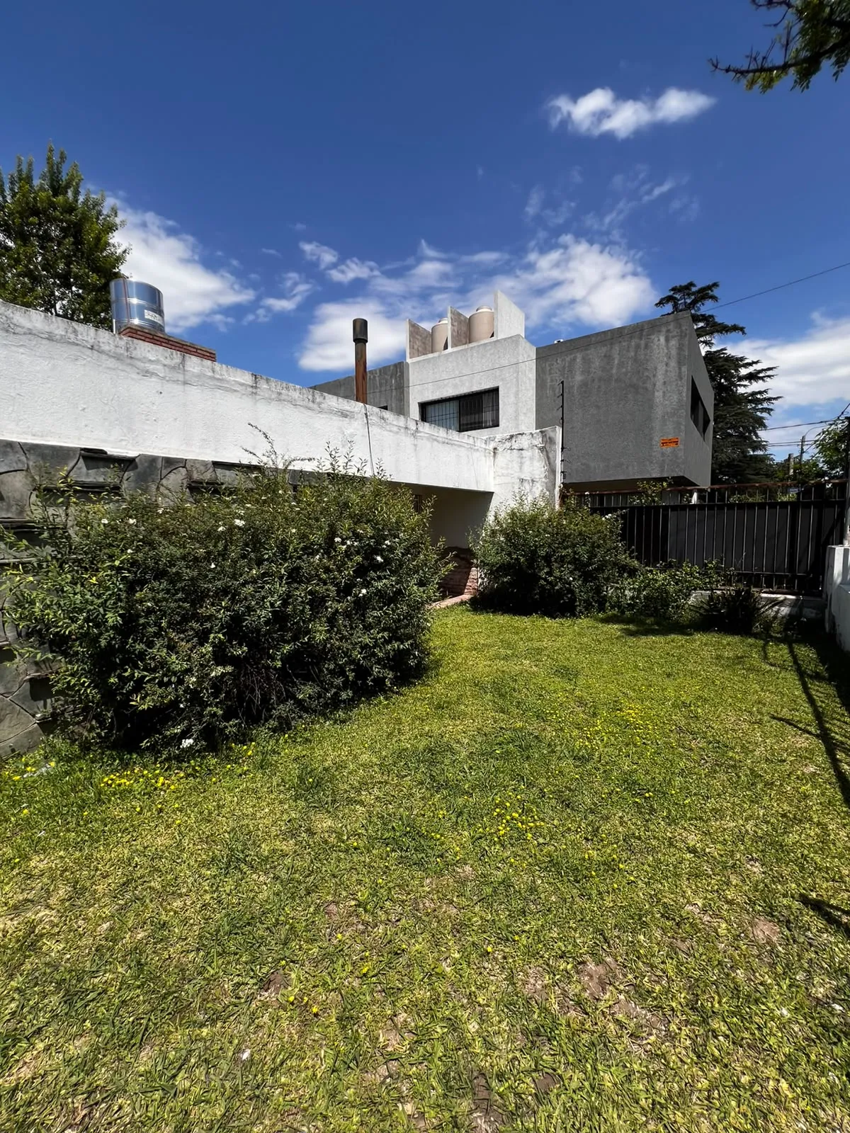 Casa 3 dormitorios con cochera y asador - foto 1
