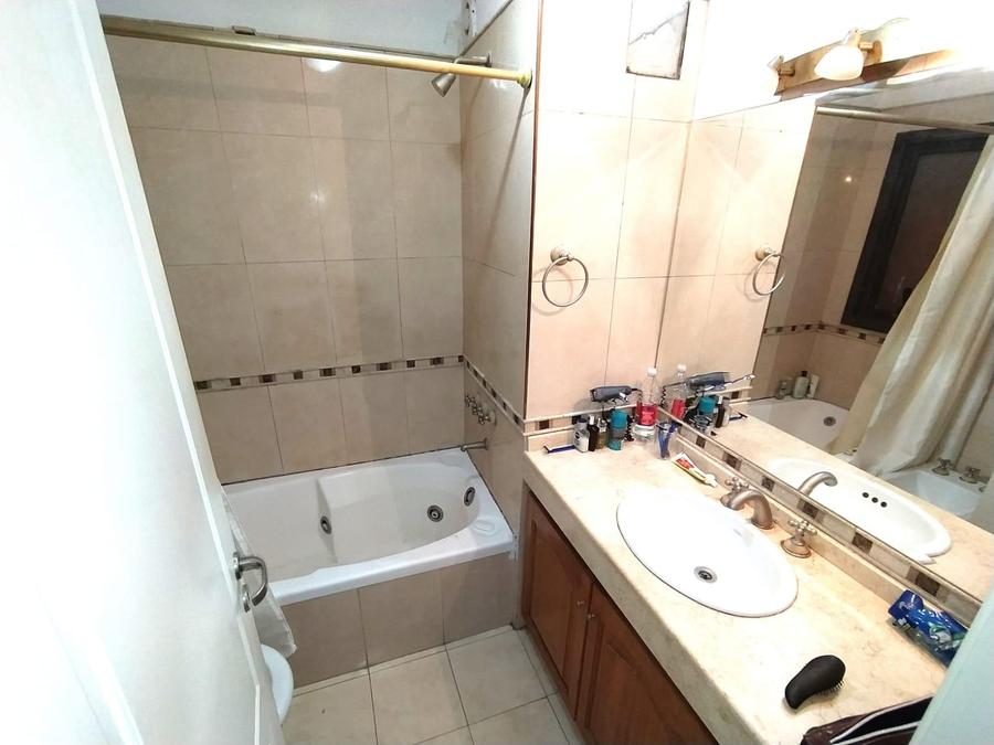 Piso entero a la venta en Nueva Cordoba con cochera – foto 12