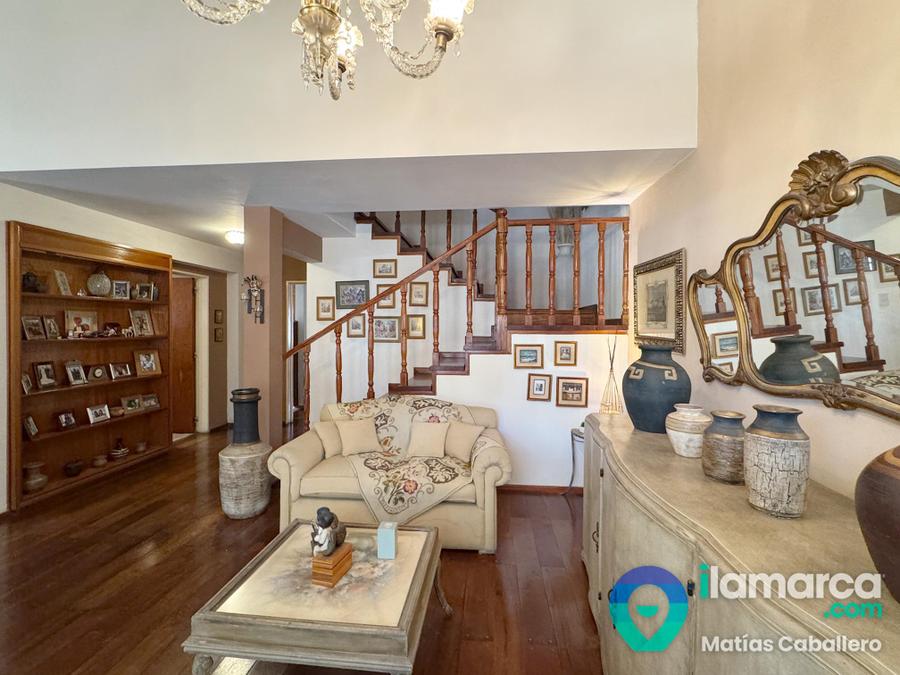 Casa en venta en Urca: 5 dormitorios, pileta y cochera doble – foto 3