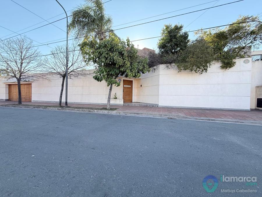 CASA EN VENTA EN URCA - DOBLE TERRENO 770 M² - 4 DORMITORIOS, PILETA Y QUINCHO – foto 2