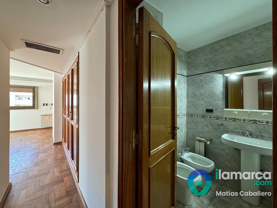 Piso entero en Nueva Córdoba de 3 dormitorios en suite mas dep de servicio 210 m2 – foto 7