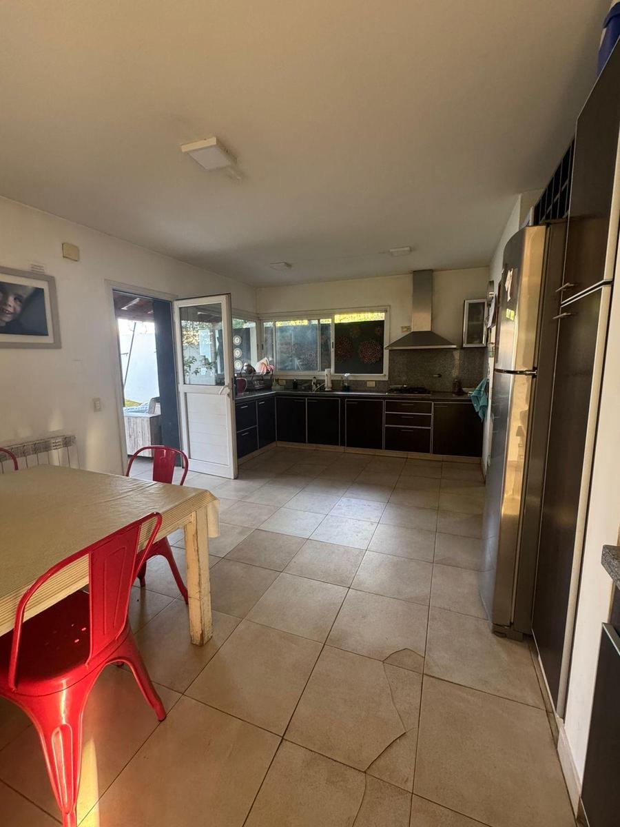 Casa a reciclar con 1323 m2 frente a plaza del Zorrilla en Cerro de Las Rosas – foto 5