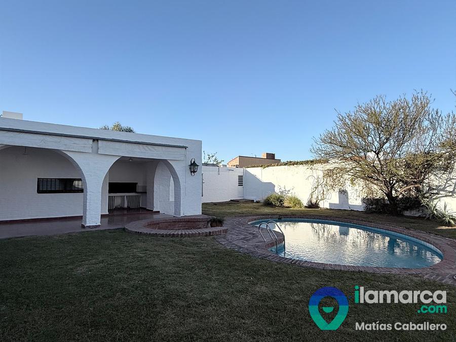 Casa en Venta y Alquiler en Urca, Amplio Terreno, Pileta y Excelente Entorno Residencial – foto 1
