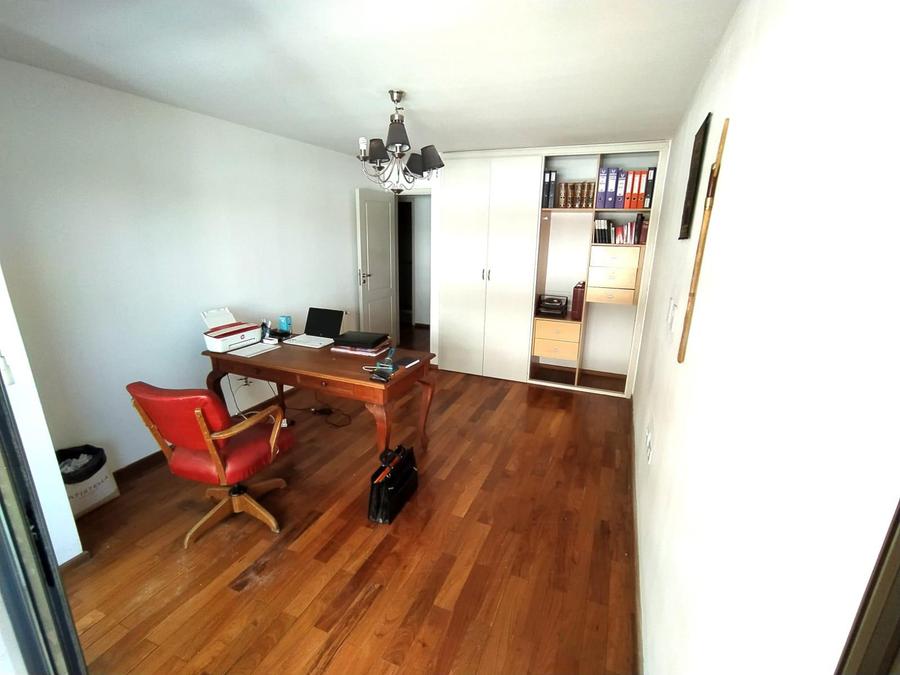 Piso entero a la venta en Nueva Cordoba con cochera – foto 9