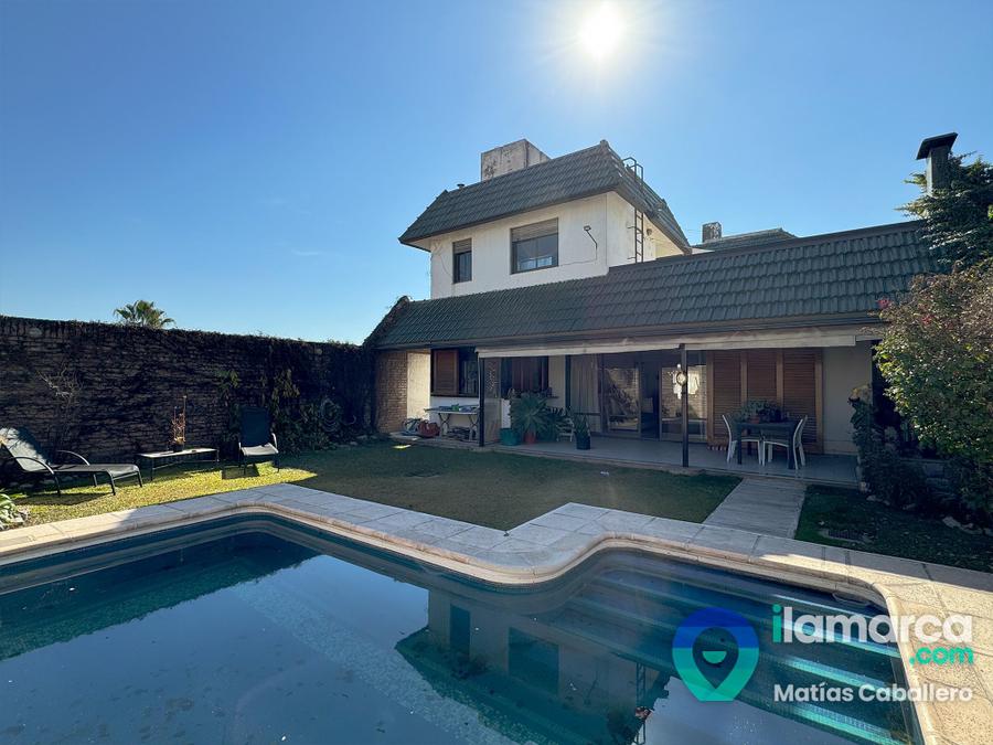 Casa a la venta en Urca de 5 dormitorios aceptar menor en Urca – foto 1