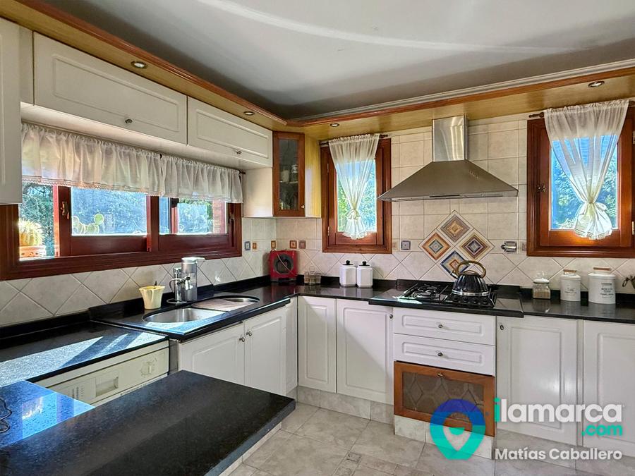 Casa familiar en Lomas de La Carolina: 3 dorm., pileta y quincho completo – foto 12