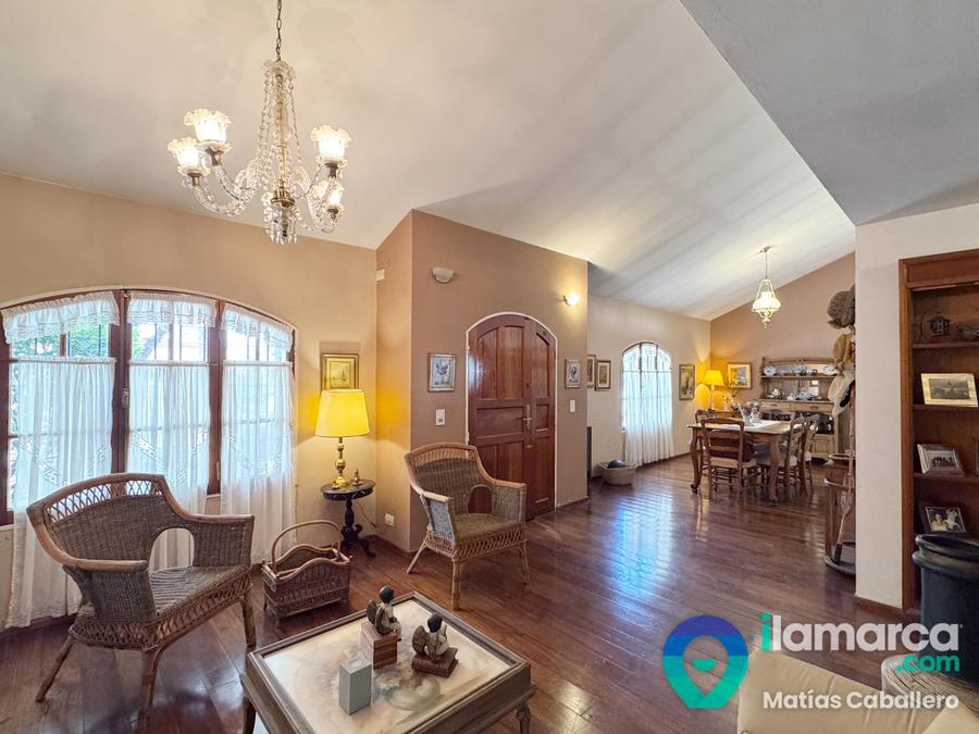 Casa en venta en Urca: 5 dormitorios, pileta y cochera doble – foto 4