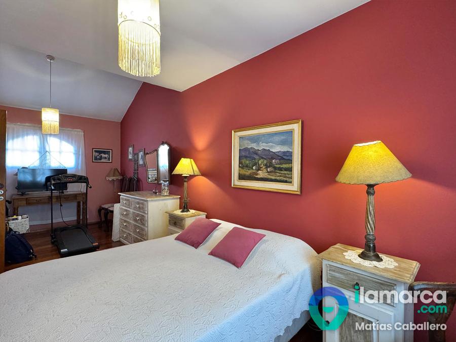 Casa en venta en Urca: 5 dormitorios, pileta y cochera doble – foto 11