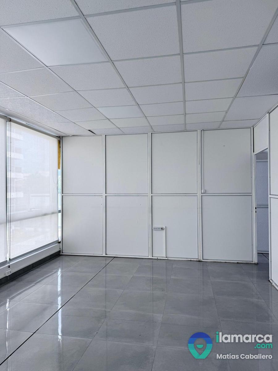 Oficina de 250 m² en Av. Colón, Alto Alberdi: dos naves y 4 baños – foto 3