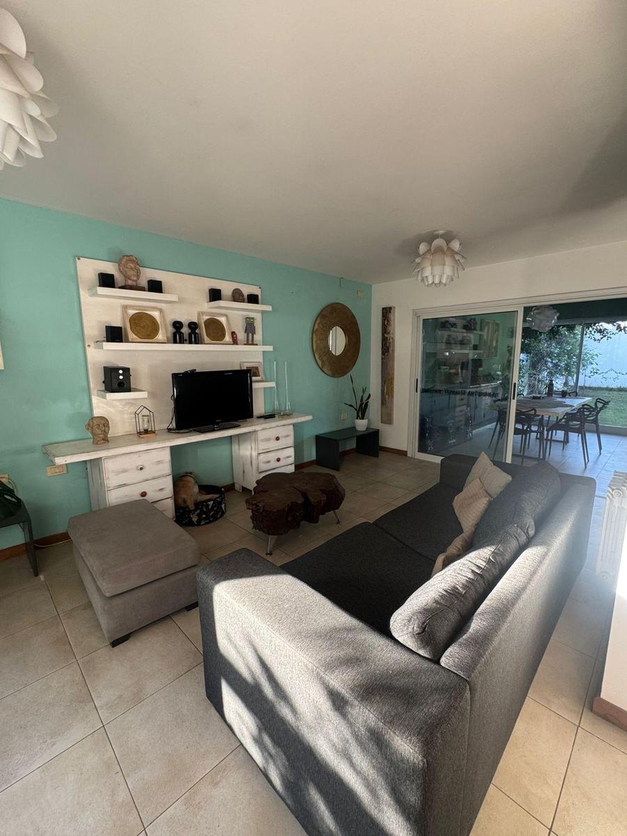 Casa a reciclar con 1323 m2 frente a plaza del Zorrilla en Cerro de Las Rosas – foto 2