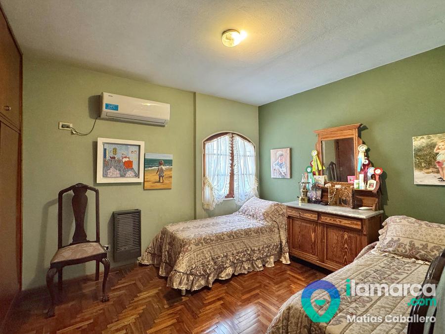 Casa en venta en Urca: 5 dormitorios, pileta y cochera doble – foto 12