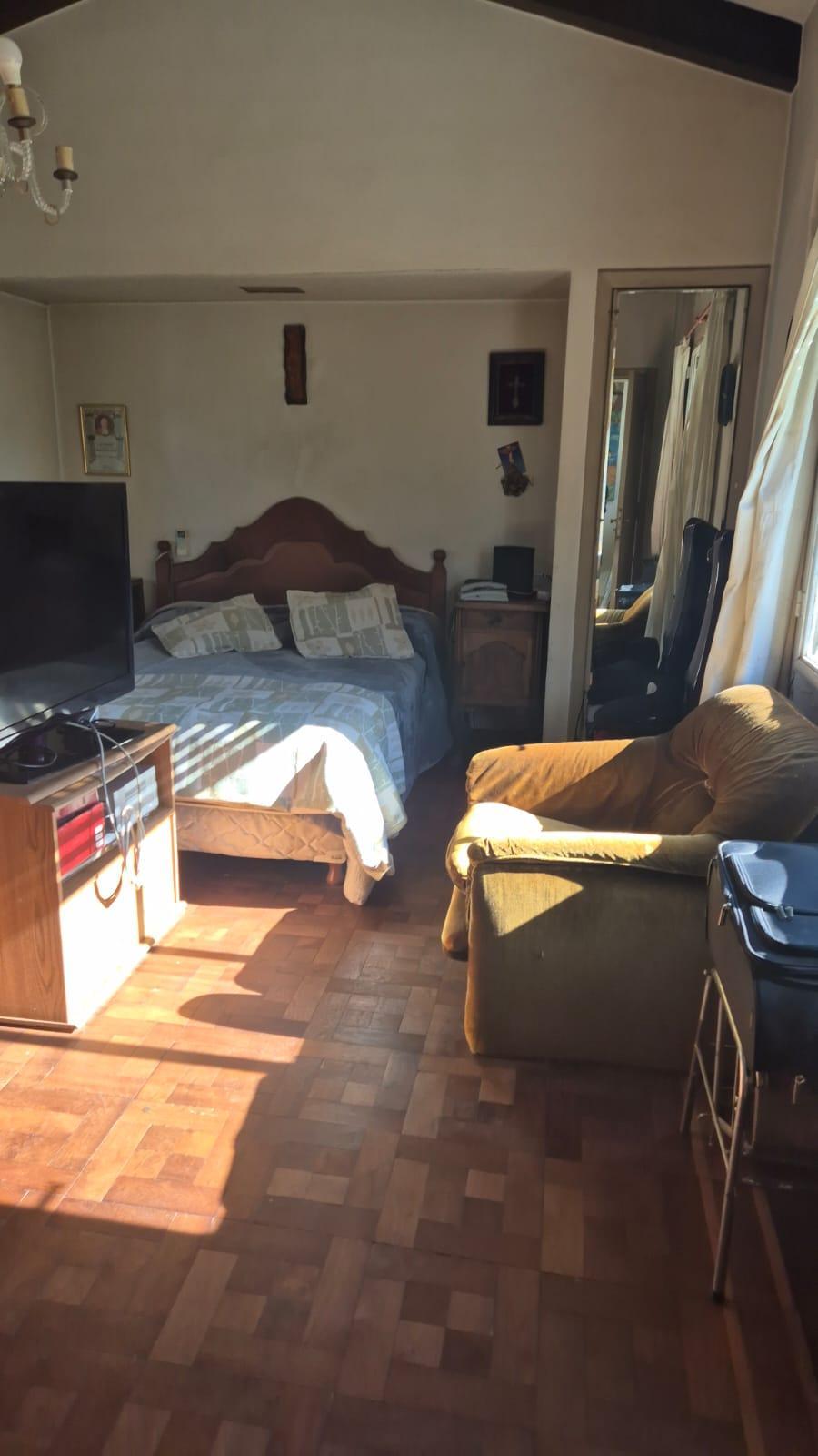 Casa a reciclar con 1323 m2 frente a plaza del Zorrilla en Cerro de Las Rosas – foto 8